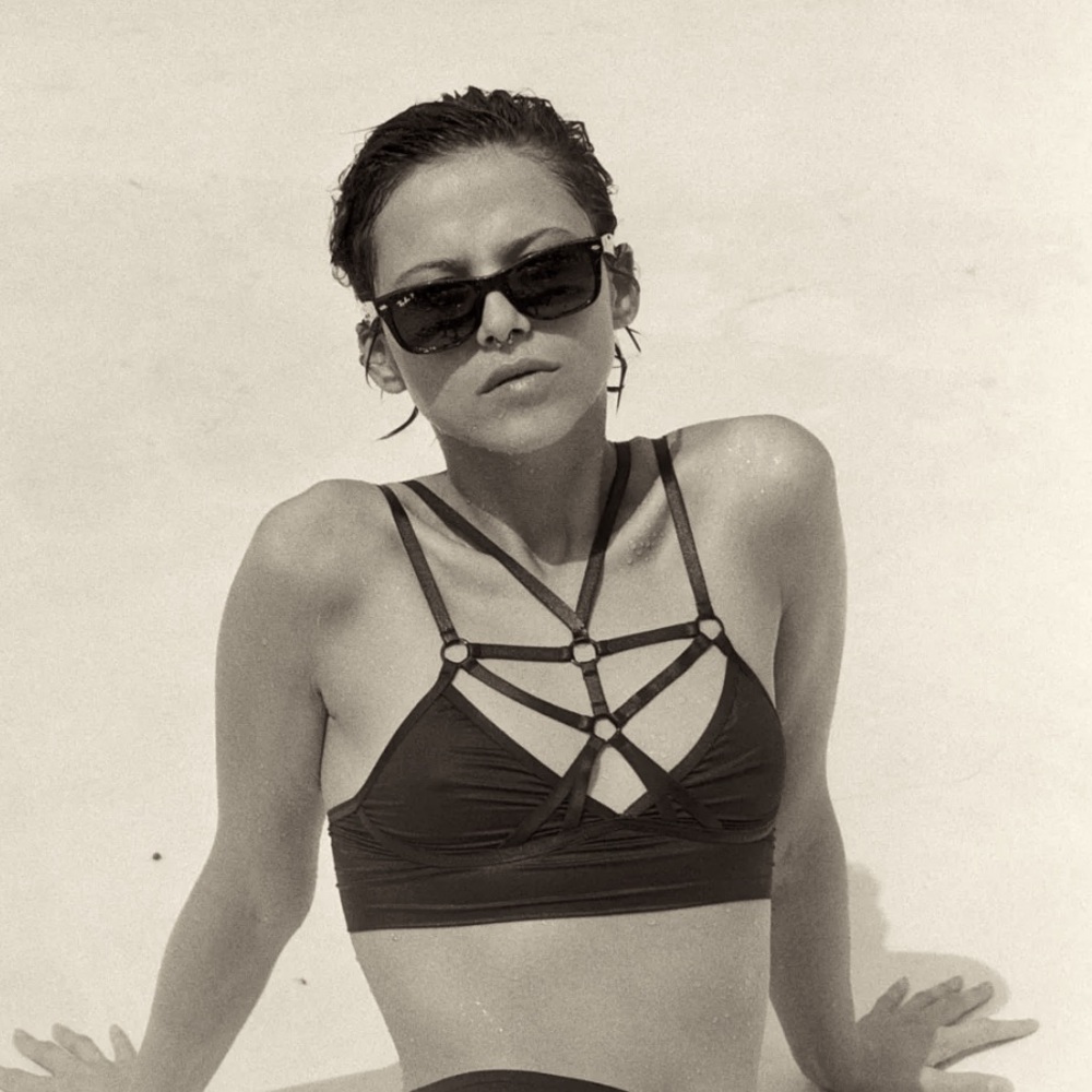 Suki Cohen cropped top